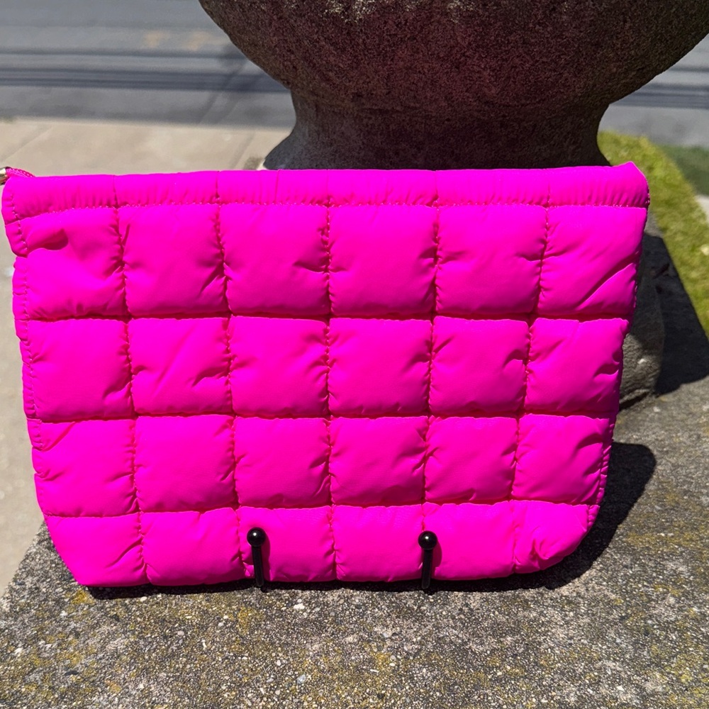 Vibrant Pink Quilted Clutch💘❤️❤️❤️ New never used - Picture 5 of 5